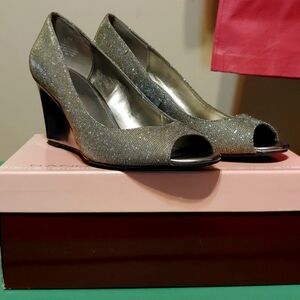 Bandolino metallic heels 8.5